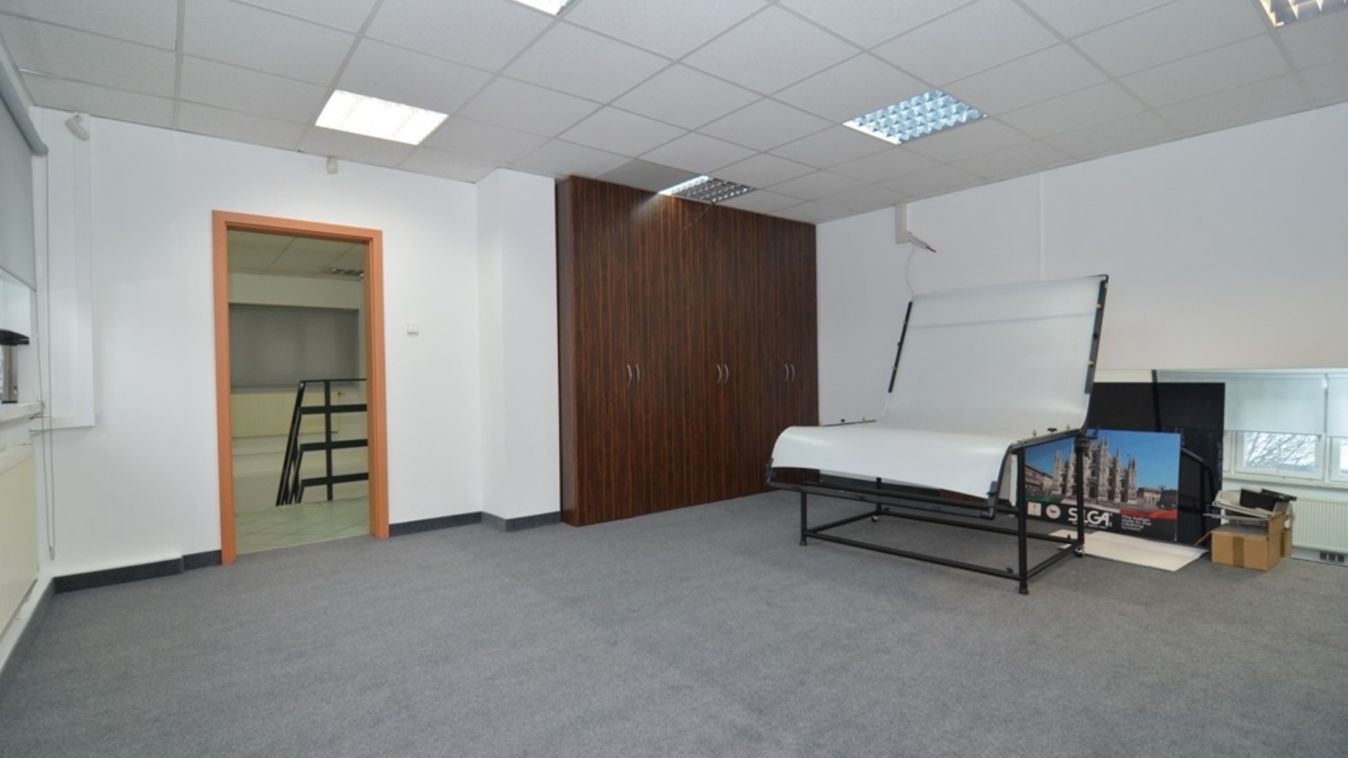 8 pom. biurowych 103 m2 klima parking