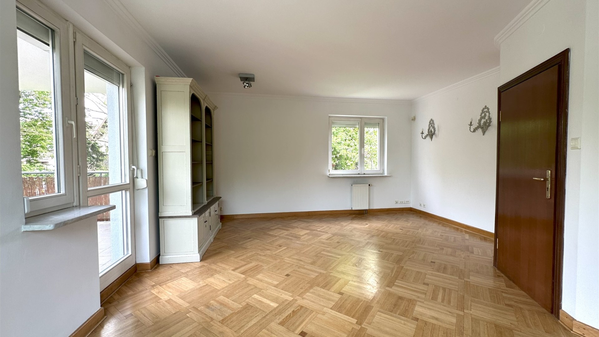 120m2; 5 pokoi; wysokość pom. 2,75m; garaż komórka