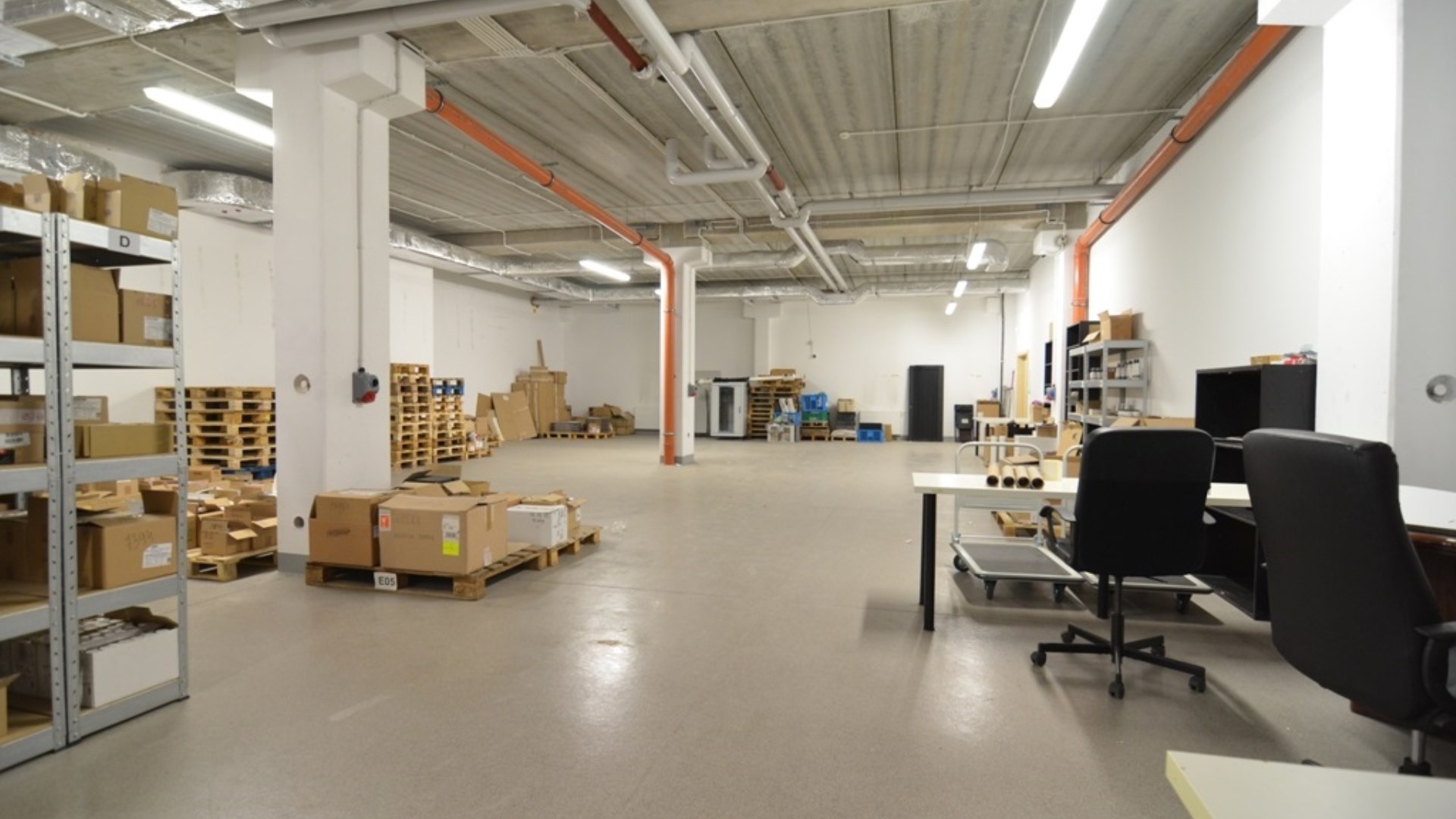 magazyn 270 m2 + miejsce postojowe