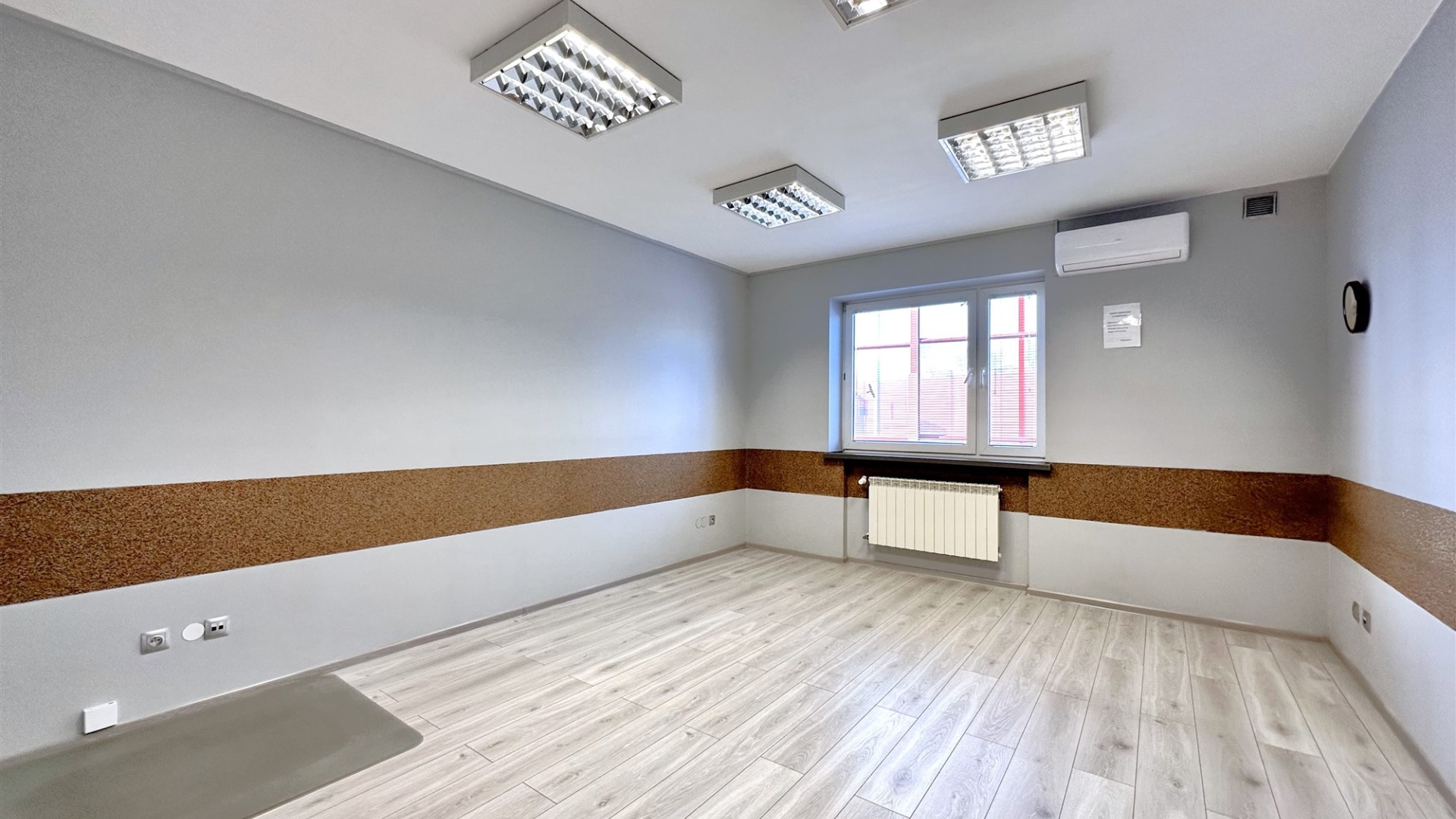22 m2 pomieszczenie biurowe duży parking klima