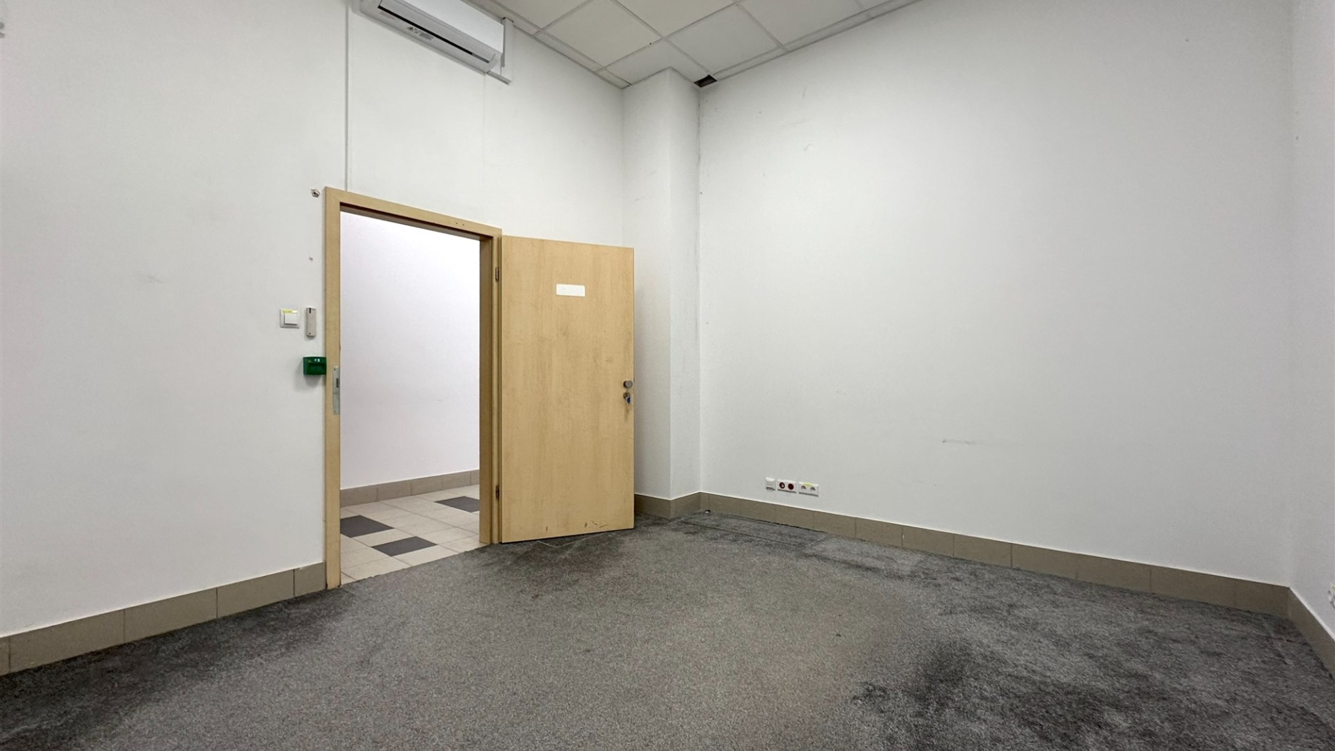 pomieszczenie biurowe 16,20 m2 klimatyzowane
