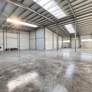 Magazyn 326 m2 parking klima 8 m wysokości