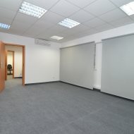 8 pom. biurowych 192,60 m2 klima parking