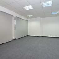 8 pom. biurowych 192,60 m2 klima parking