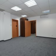 8 pom. biurowych 192,60 m2 klima parking