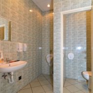 8 pom. biurowych 192,60 m2 klima parking