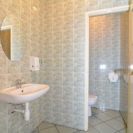 8 pom. biurowych 192,60 m2 klima parking