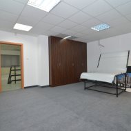 8 pom. biurowych 192,60 m2 klima parking