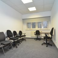 8 pom. biurowych 192,60 m2 klima parking