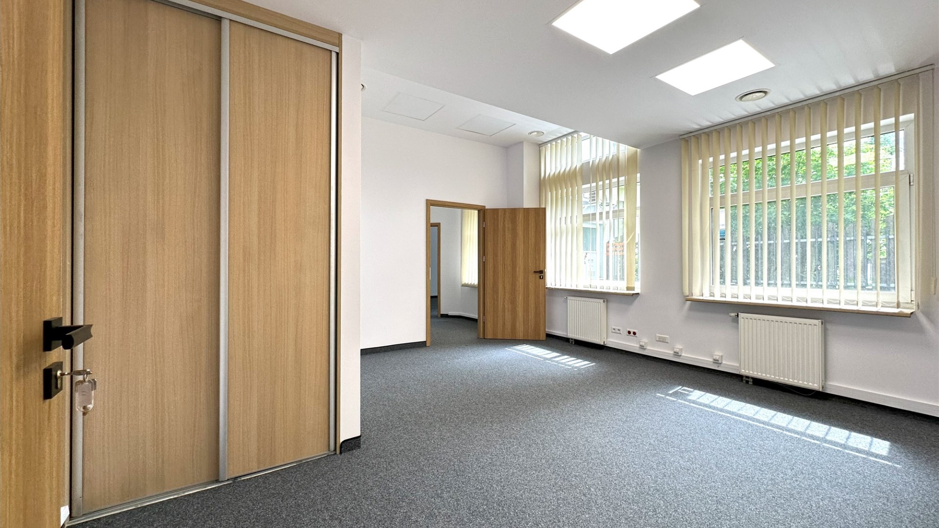 segment biurowy 172 m2 klima 10 m. parkingow metro