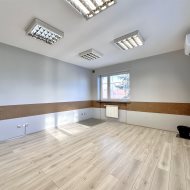 pomieszczenie biurowe 22 m2 duży parking klima