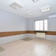 pomieszczenie biurowe 22 m2 duży parking klima