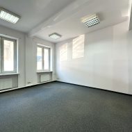 jedno pomieszczenie biurowe 26,17 m2 klima parking