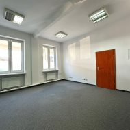 jedno pomieszczenie biurowe 26,17 m2 klima parking