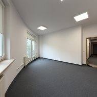 pokój biurowy 43,71 m2 klima m.parkingowe metro
